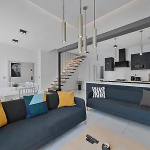 Boutique Owned By Emperor Peter The Great With 2 Balconies & Jacuzzi Apartment
